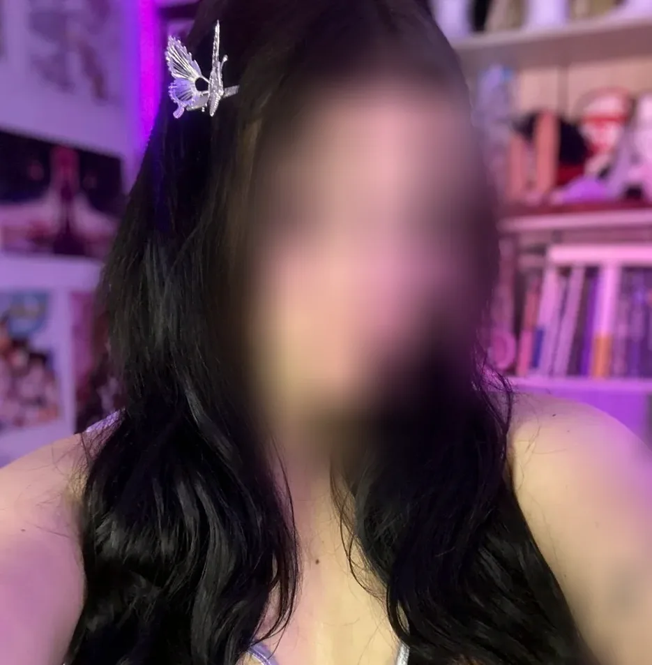 Larissa, 26