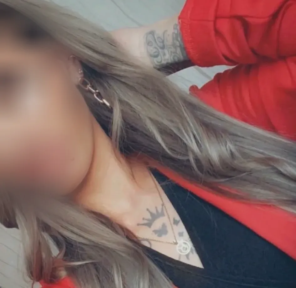 Lotta, 32
