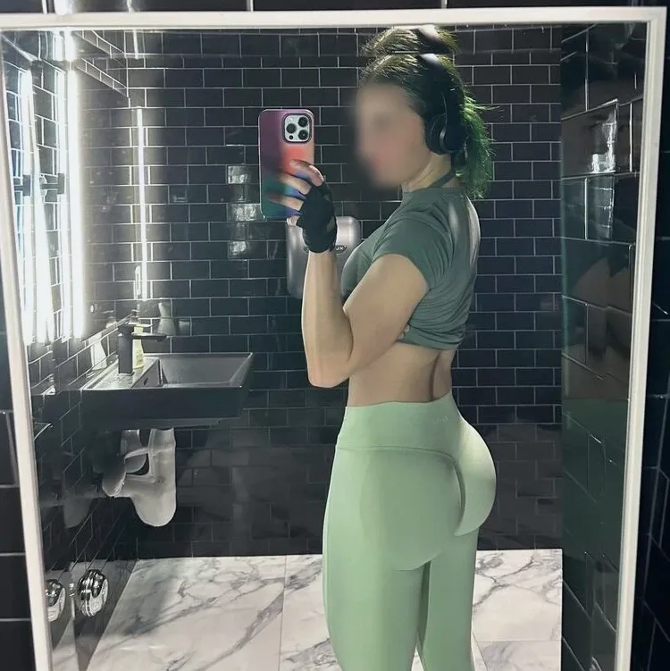 Sandra, 24