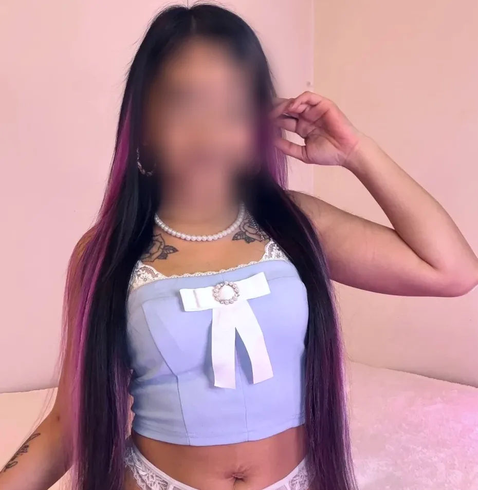 Vanessa, 28